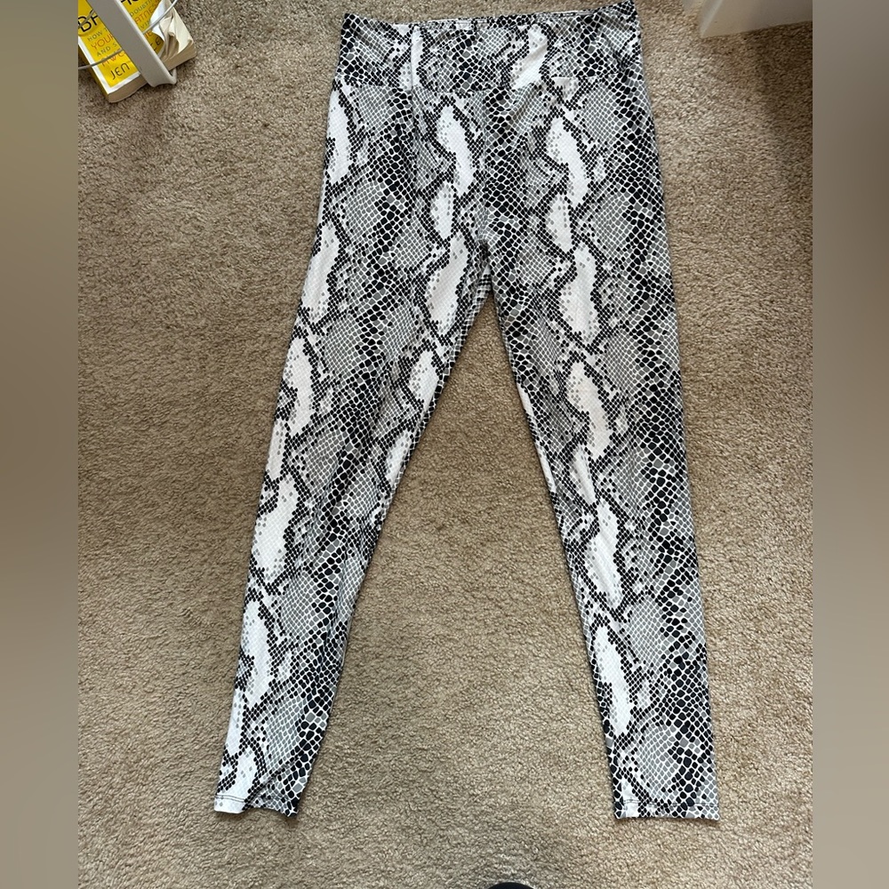 Lularoe leggings like new one size snakeskin design